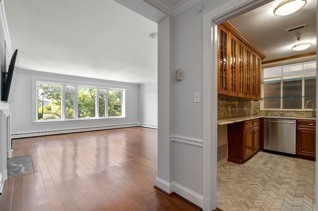 Building Photo - 270 Beacon St