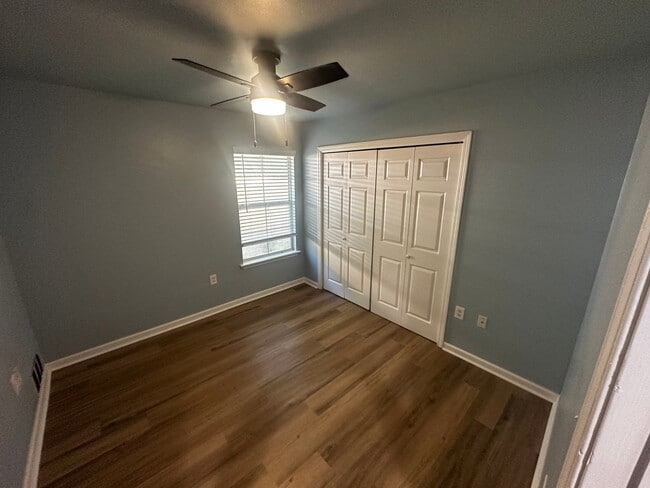 Building Photo - Quiet Neighborhood Living