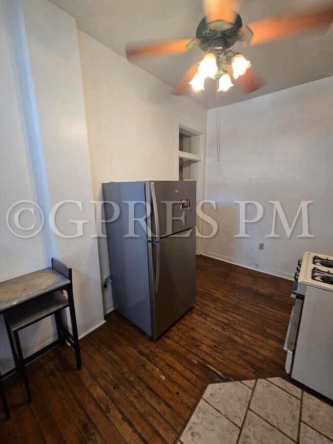 Building Photo - 100 S 13th St