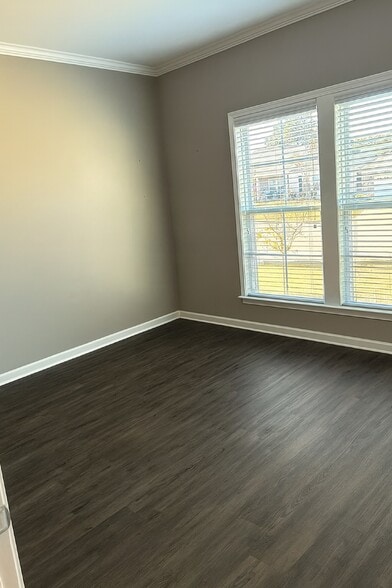 Building Photo - 305 Courtland Dr