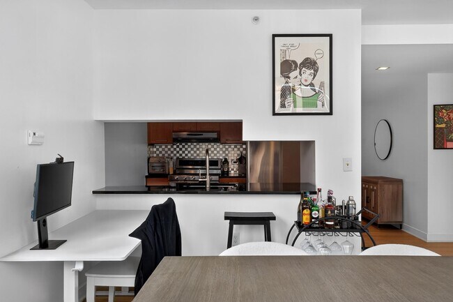 Building Photo - 25 Hudson St