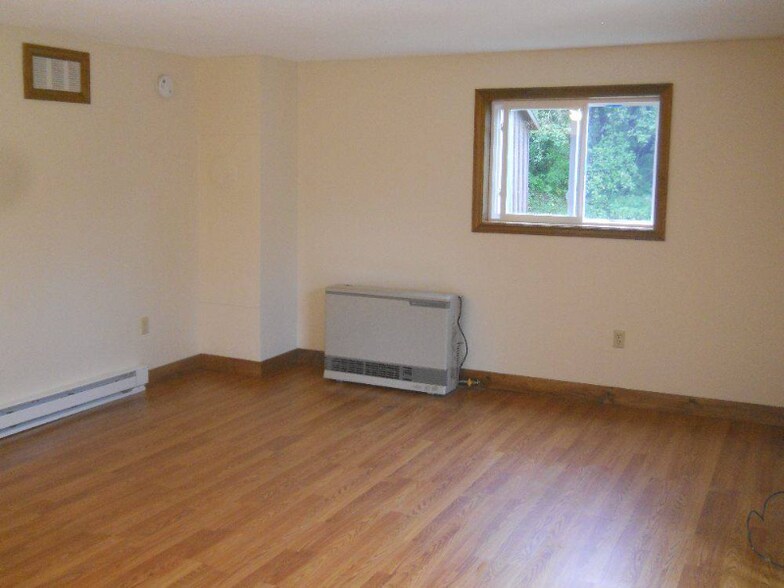 Building Photo - 32 Overlock Rd