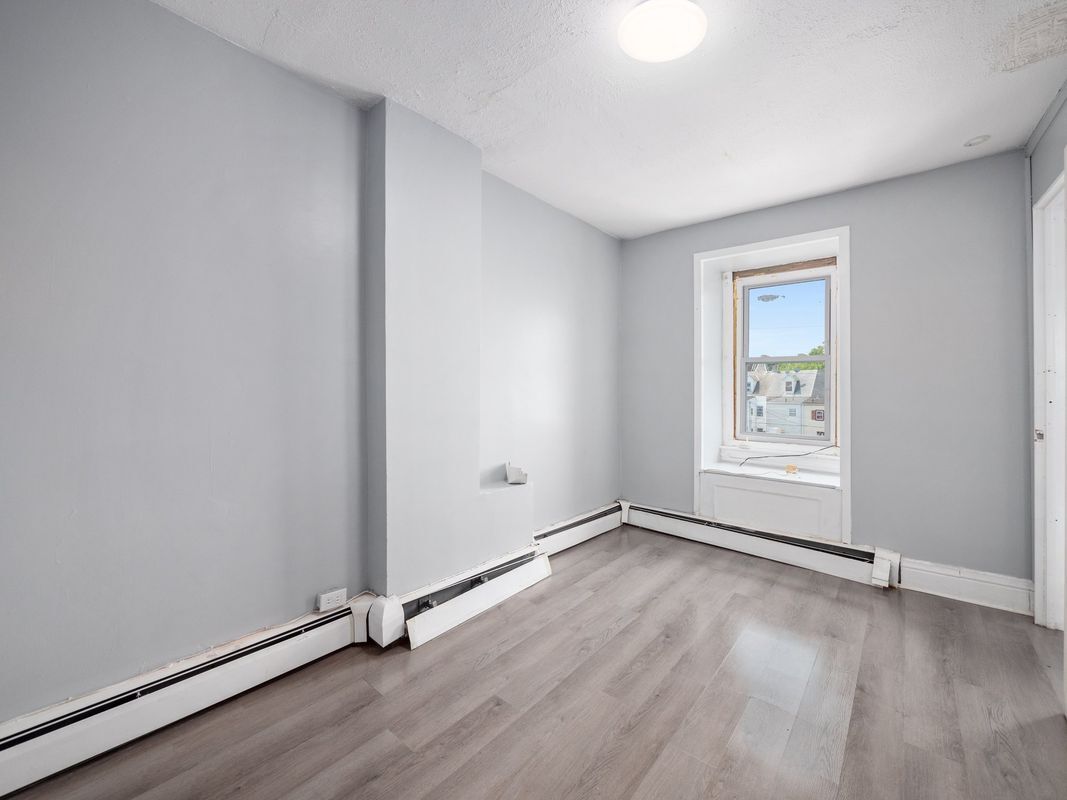 Building Photo - 222 N 13th St