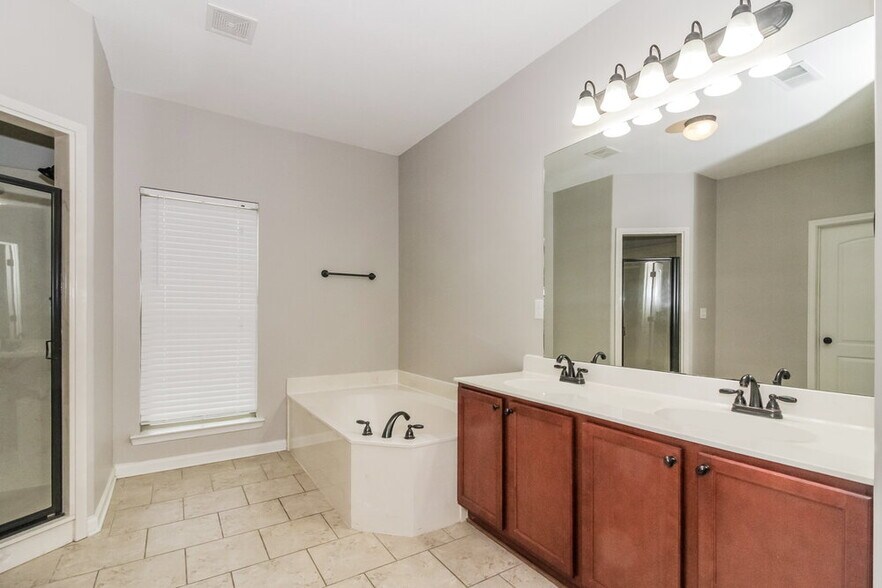 Building Photo - 170 Misty Fields Rd