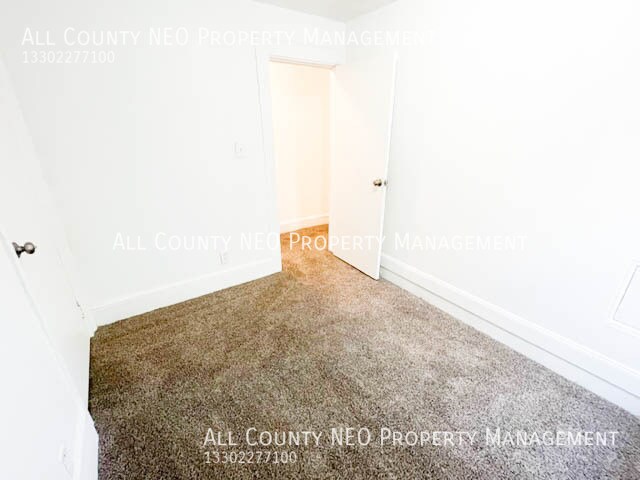 Building Photo - 1852 W 45th St