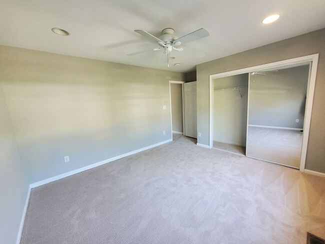 Building Photo - Waterfront! Spacious, updated, 4-bedroom &...