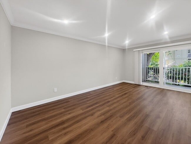 Building Photo - Gorgeous and Completely Remodeled Lower Level Unit with Inside Laundry is Available Now!