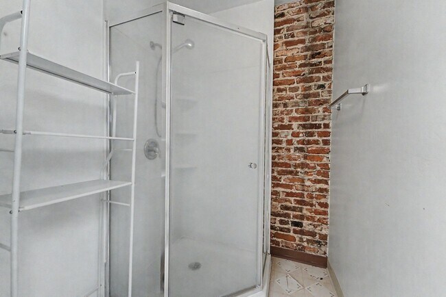 Building Photo - 1113