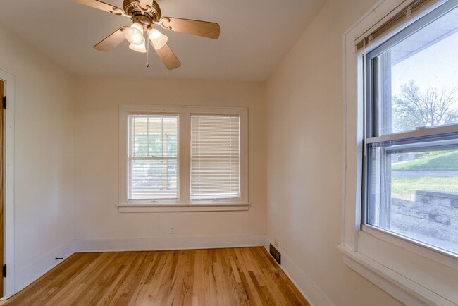 Building Photo - Great Location Close To Aksarben Village!!