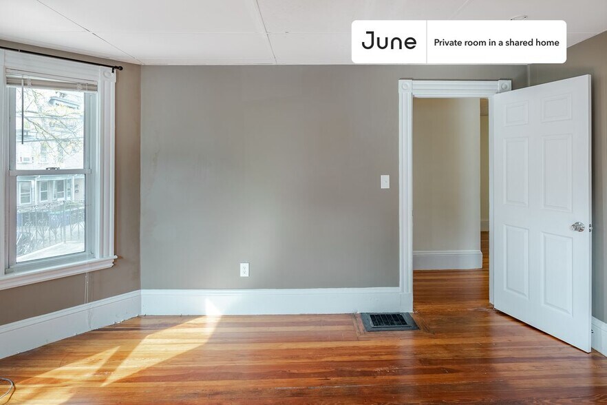 Building Photo - Room in Shared 4 bed/1 bath home