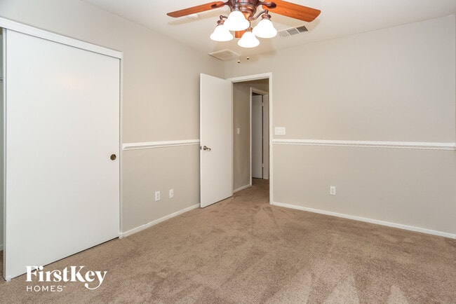 Building Photo - 7725 Donald Nelson Ave