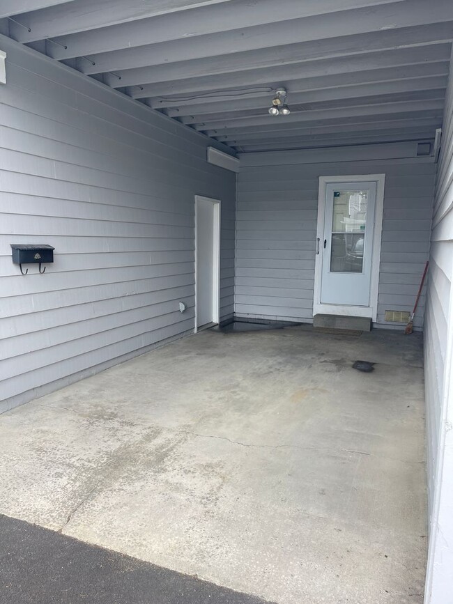 Building Photo - Garage and carport!
