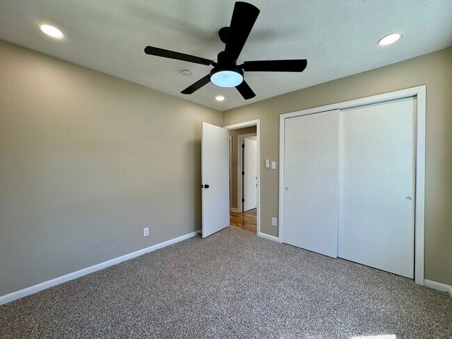 Building Photo - 1089 Torrey Dr