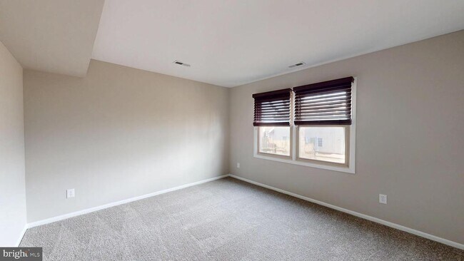 Building Photo - 72 Whethersfield Cir