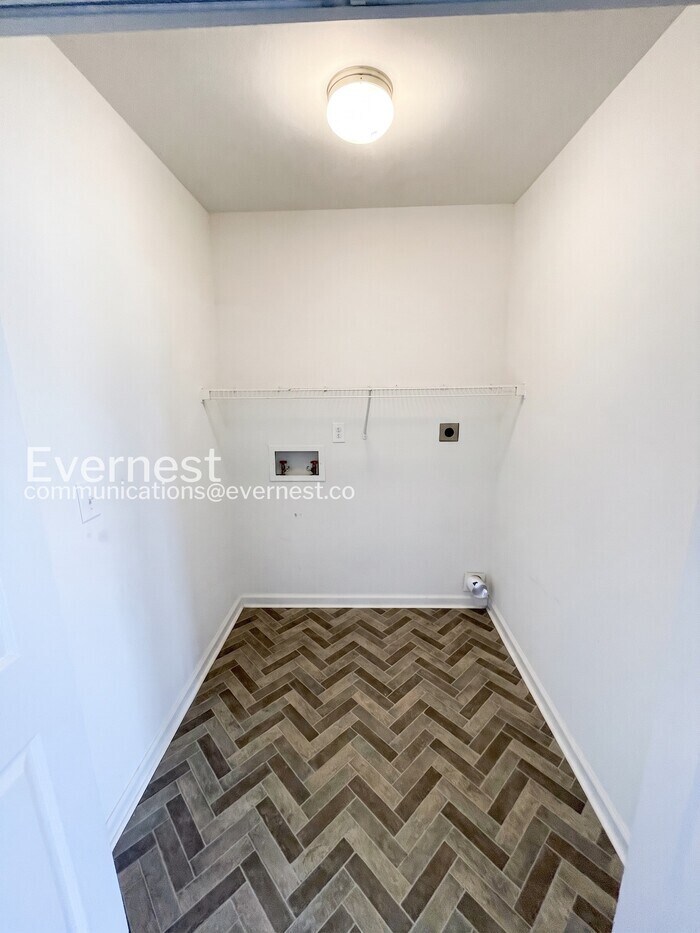 Building Photo - 3800 N Cindy Jo Dr