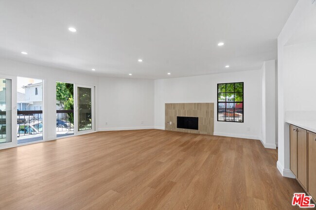 Building Photo - 2541 Stoner Ave