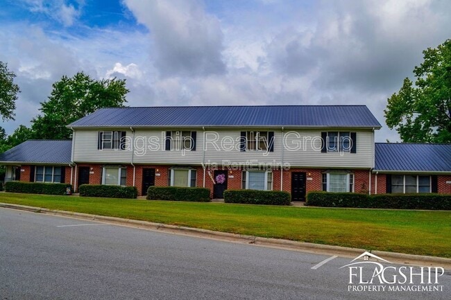 Primary Photo - 3412 N Walnut St