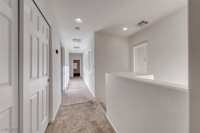 Building Photo - 6534 Ditmars St