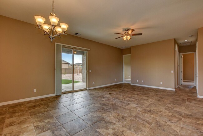 Building Photo - 3 Bed 2 Bath Home with 2.5 Car Garage for Rent in Granville!