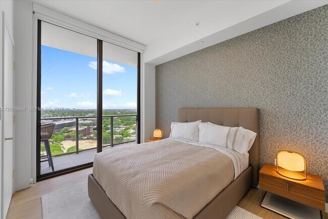 Building Photo - 2678 Tigertail Ave