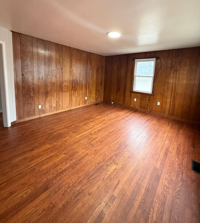 Building Photo - Charming 2 bedroom house in East Knox!