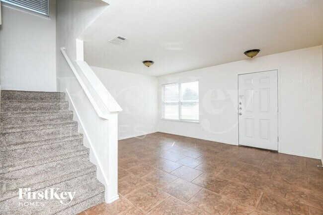 Building Photo - 324 Bob White Dr