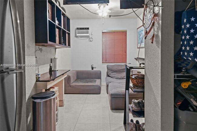 Building Photo - 117 W 34th St