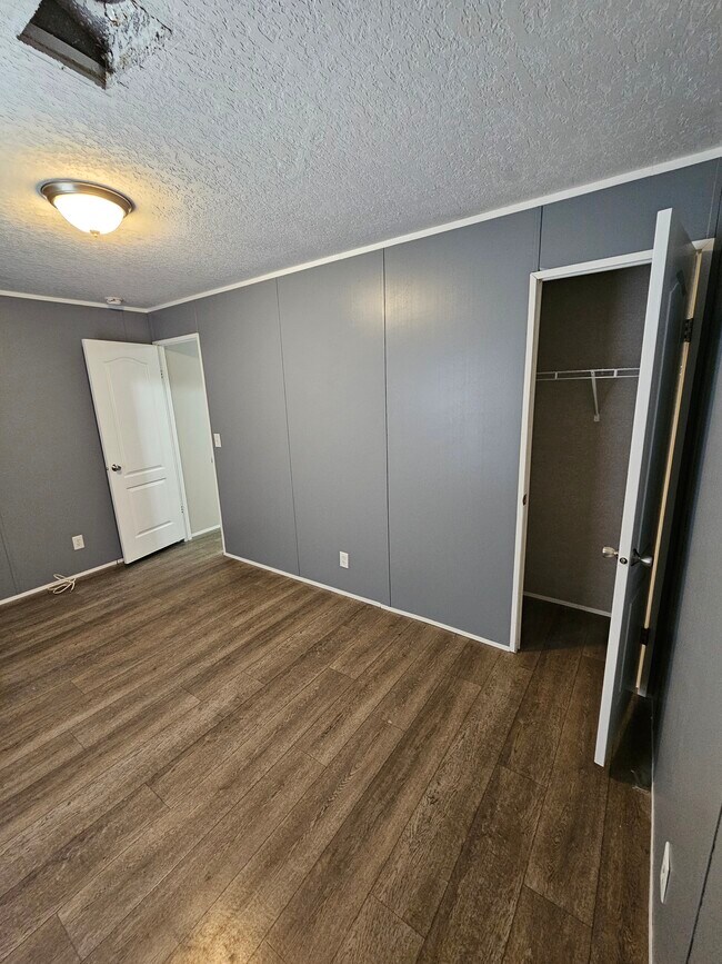 Building Photo - 2812 Edward Ave