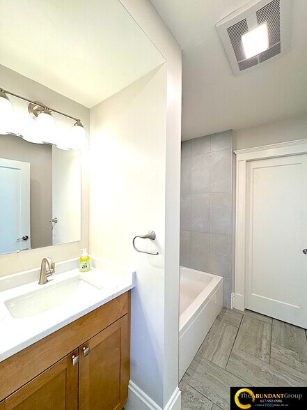 Building Photo - 14 White St