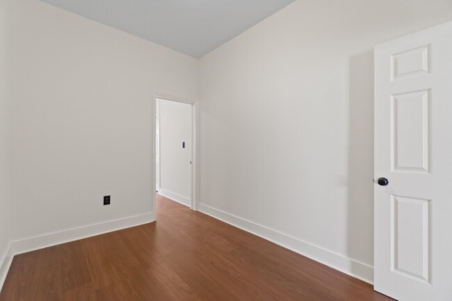 Building Photo - 310 28th St