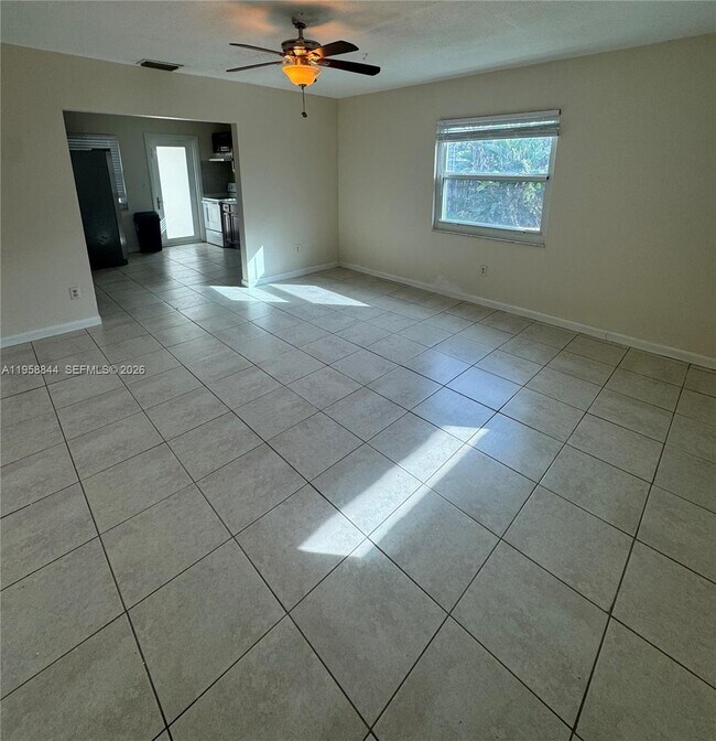 Building Photo - 2220 SW 46th Ct