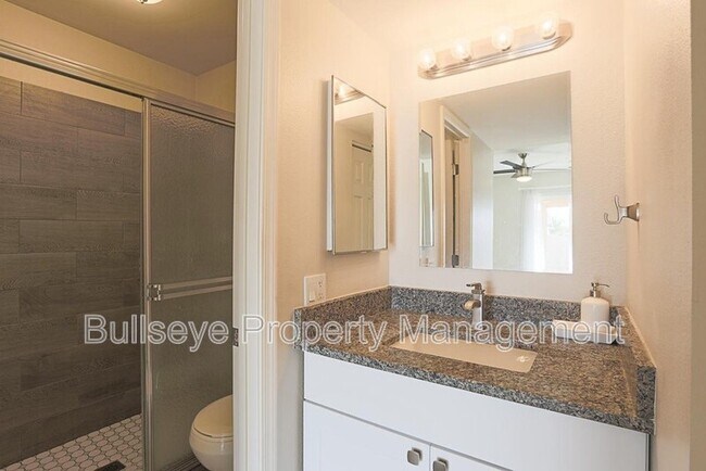 Building Photo - 3229 E Crescent Ave