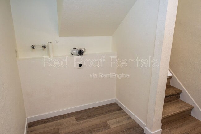 Building Photo - 1418 Tule Lake Dr S