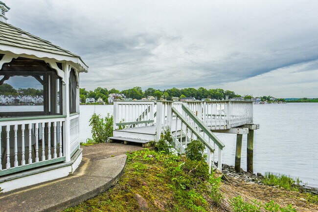 Building Photo - 750 Quinnipiac Ave