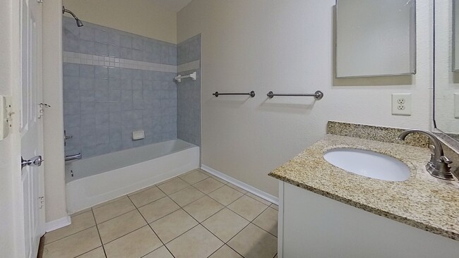 Building Photo - Jacksonville Beach Condo Available!!!!