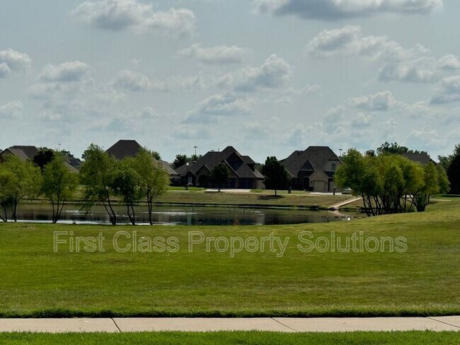 Building Photo - 5001 SW 128th Ct