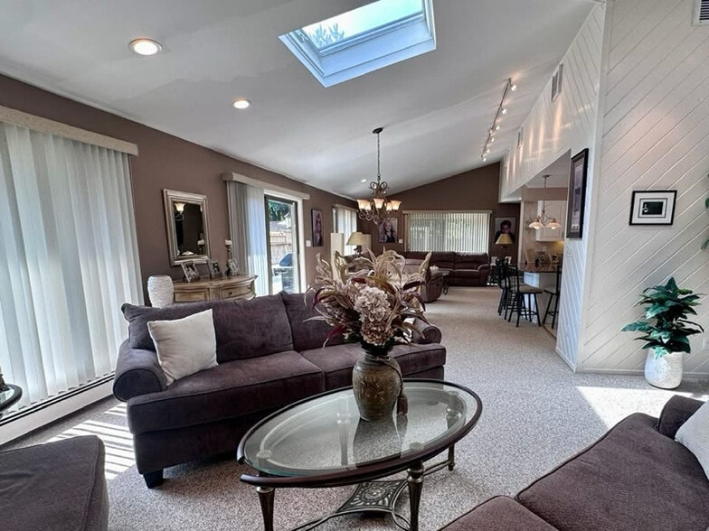 Building Photo - 500 Hoffman Ln