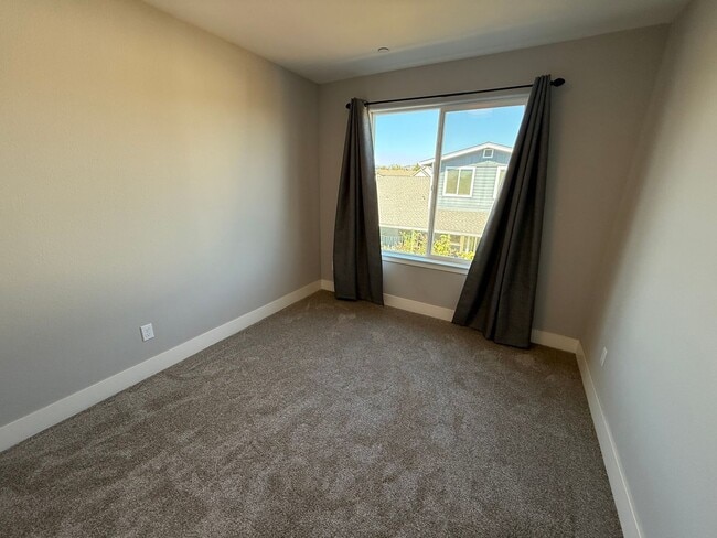Building Photo - NEW PHOTOS! Two-level home located in Coff...