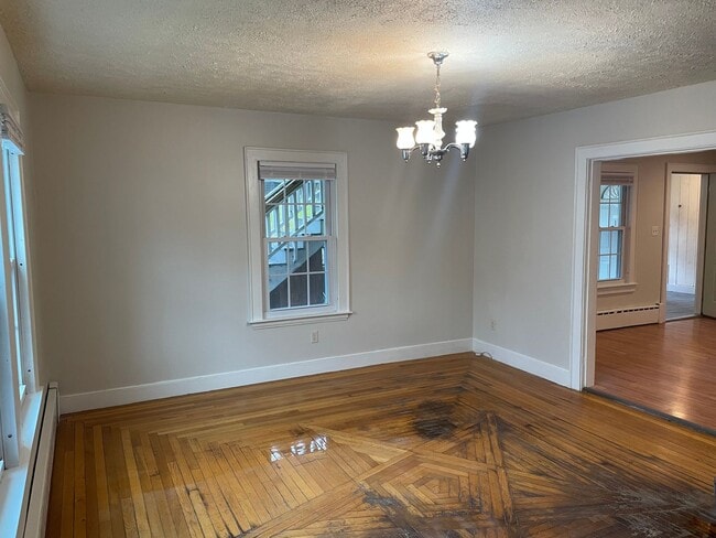 Building Photo - 12 Vine St