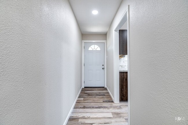 Building Photo - NOW AVAILABLE - 3 Bedroom Home in College ...