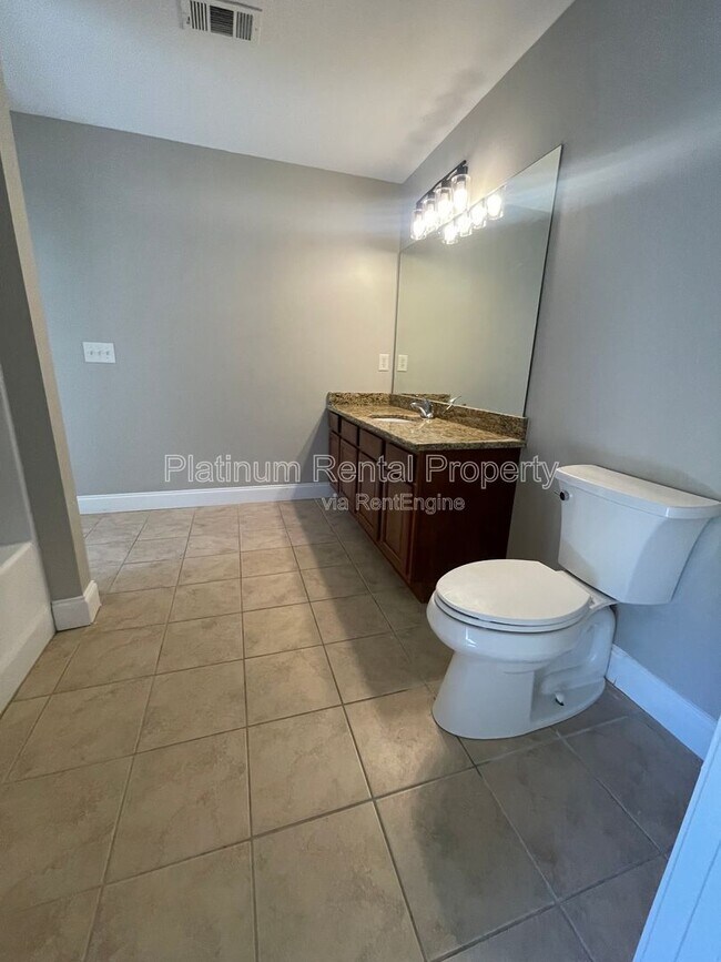 Building Photo - 1305 Smithdale Heights Dr