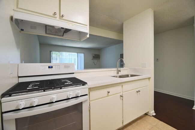 Building Photo - 7350 Kester Ave