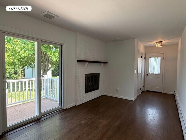 Building Photo - 3220 Delmar Dr