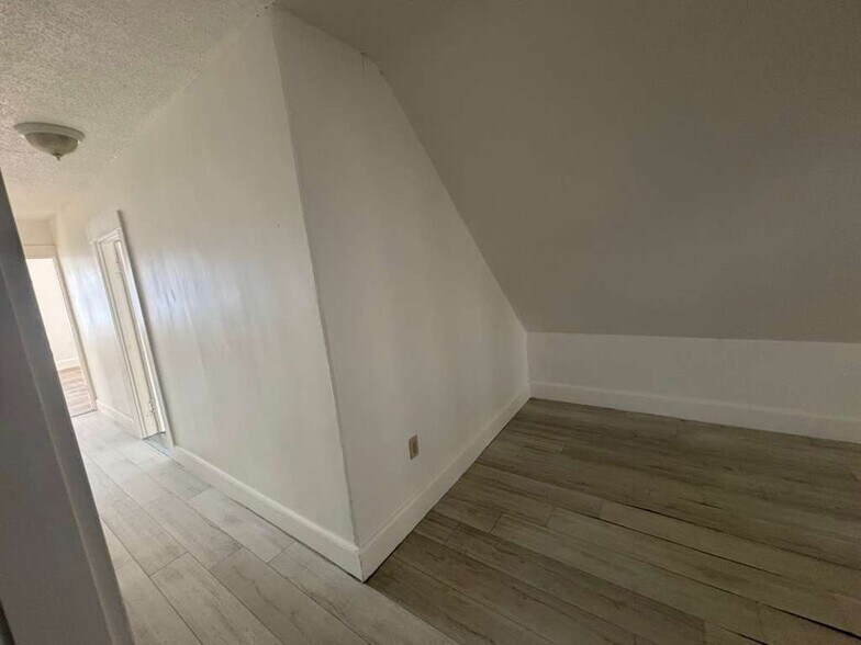 Building Photo - 24 Belmont St