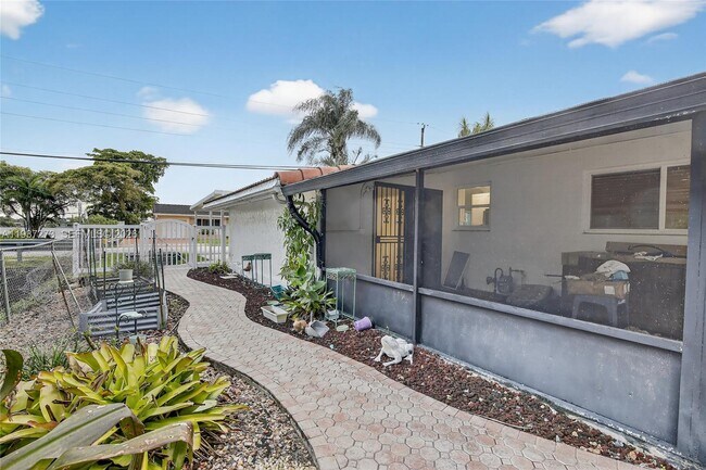 Building Photo - 2500 NE 209th Terrace