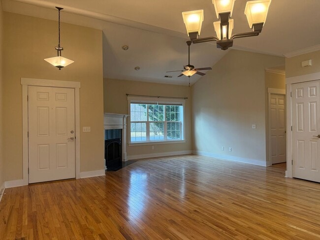 Building Photo - Townhouse walking distance to Black Mountain available now!