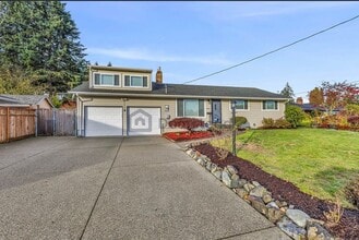Building Photo - Beautiful Family Home in Tacoma!
