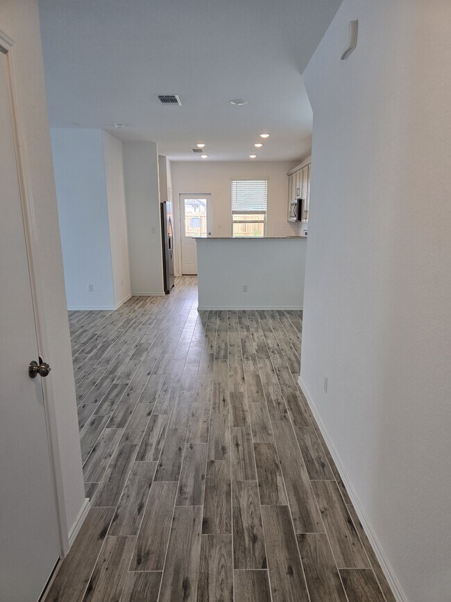 Building Photo - 217 Redonda Dr