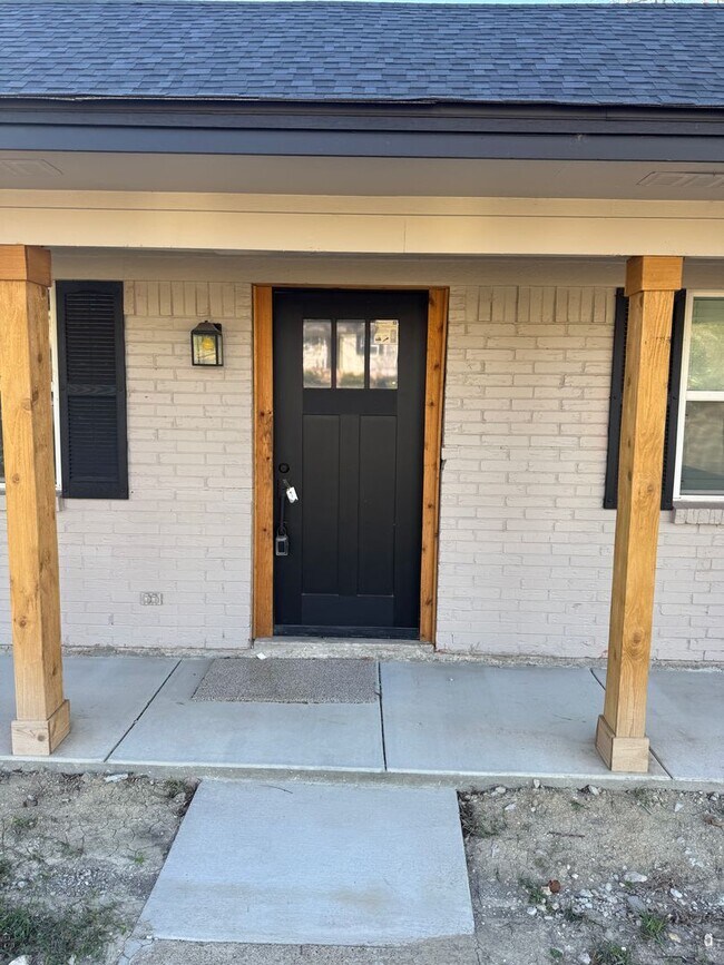 Building Photo - 4 bedroom 2 bath completely remodeled