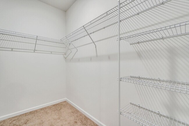 Building Photo - 4 BEDROOMS & FENCED YARD!